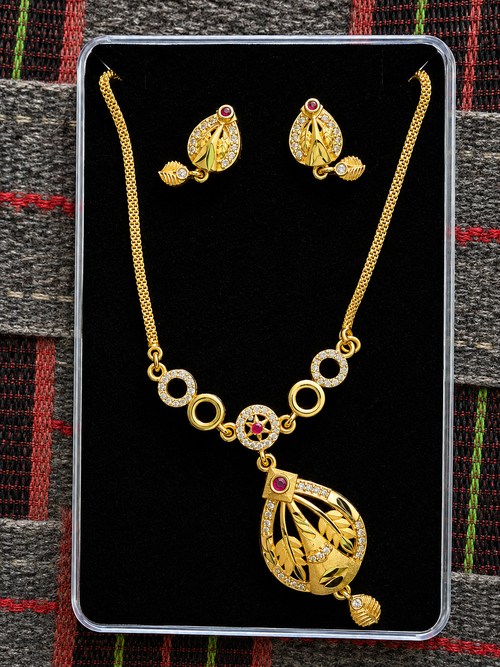 Elegant Gold-Tone Necklace & Earrings
