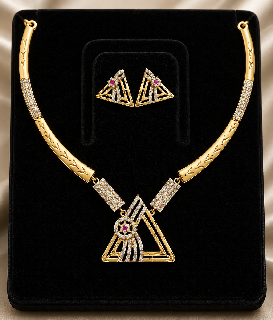 Elegant gold-tone necklace
